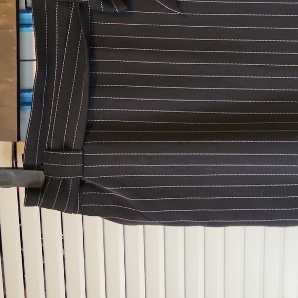Express Black & White Pin Stripe Skirt - Picture 3 of 11